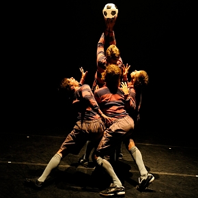 A Dance Tribute to the Art of Football di Jo Stromgren