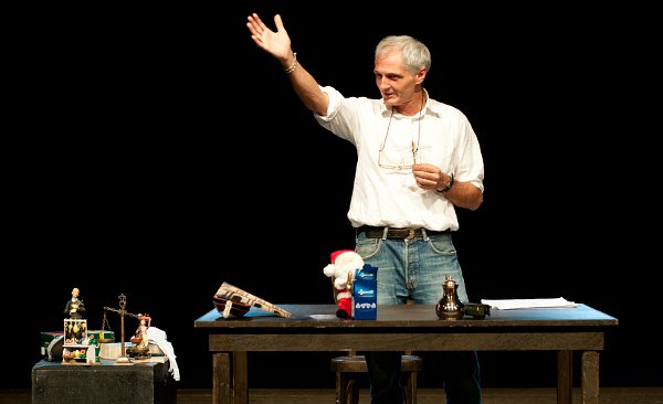 Mimmo Sorrentino durante lo spettacolo (photo: Luciano Paselli)