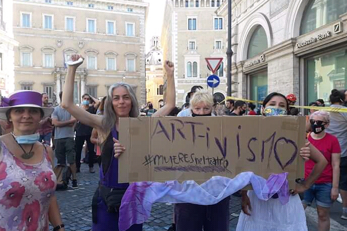Una rappresentanza delle Mujeres nel Teatro
