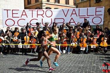100 Violoncelli e Giovanni Sollima alla Maratona di Roma - 18 marzo 2012|I bimbi al Valle per il Teatrodelleapparizioni