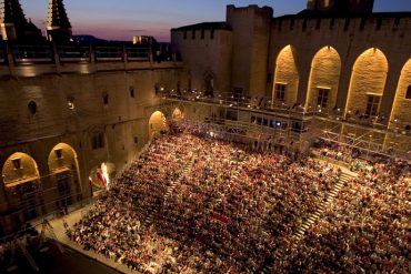 La Cour d'honneur durante la 59^ edizione del festival d'Avignon (photo: Christophe Raynaud de Lage)