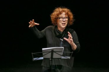 Laura Curino (photo: Giorgio Sottile)|La Curino in scena