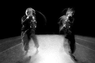 Les Sentinelles (photo: cie-nacerabelaza.com)