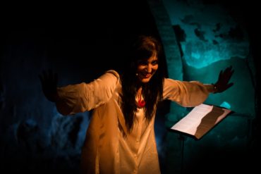 Elena Bucci in Lettera al mondo (photo: Ilaria Costanzo)