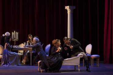 In primo piano Iaia Forte (Julie Danton) e Giuseppe Battiston (Danton). Photo: Mario Spada