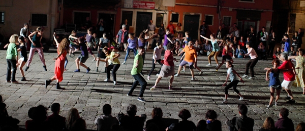 Agorà-Tutti di Virgilio Sieni|Invenzioni - coreografia di Alessandro Sciarroni (photo: Akiko Miyake)|Atleta Donna - coreografia di Simona Bertozzi