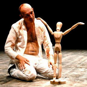 Francesco Manetti in una scena di A.H. (photo: Brunella Giolivo - facebook.com/pages/STABILEMOBILE-Compagnia-Antonio-Latella)