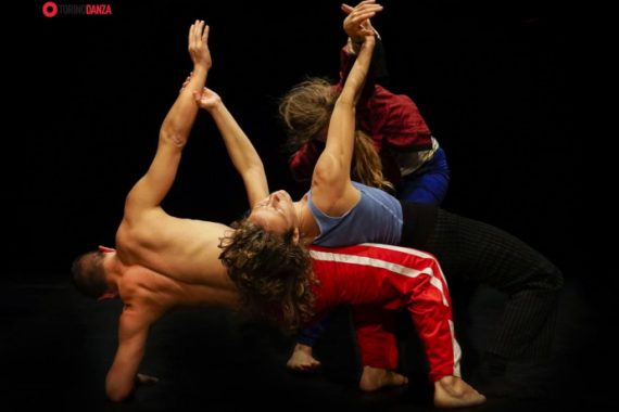 Alle stelle (photo: torinodanzafestival.it)|Chenevier (photo: Andrea Macchia)
