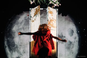 Il Cappuccetto Rosso de La luna nel letto (photo: Tea Primaterra)|Il Pollicino di Teatro del Piccione e Rodisio (photo: teatrodelpiccione.it)|Zanna Bianca (photo: inti-tales.com)