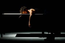 sakınan göze çöp batar