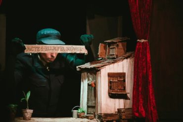 La compagnia spagnola Ortiga ha chiuso il festival Incanti 2019|La Grande Tortue||Desde el azul di Ines Pasic|Ubu(s) Photo: pupella-nogues.com