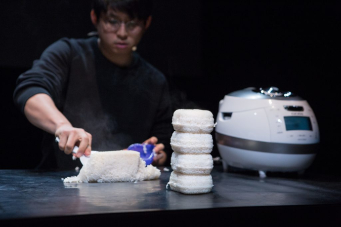 Cuckoo del giovane artista sudcoreano Jaha Koo|H2 Hebron di Winter Family|Lovers