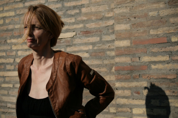 Daria Deflorian (photo: Serafino Amato)