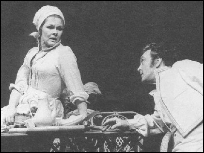 J. Dench e D. Sinden in 'Molto rumore per nulla'|William Shakespeare