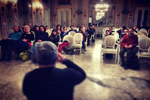 Un momento di Diario Italiano. Di spalle Renzo Francabandera