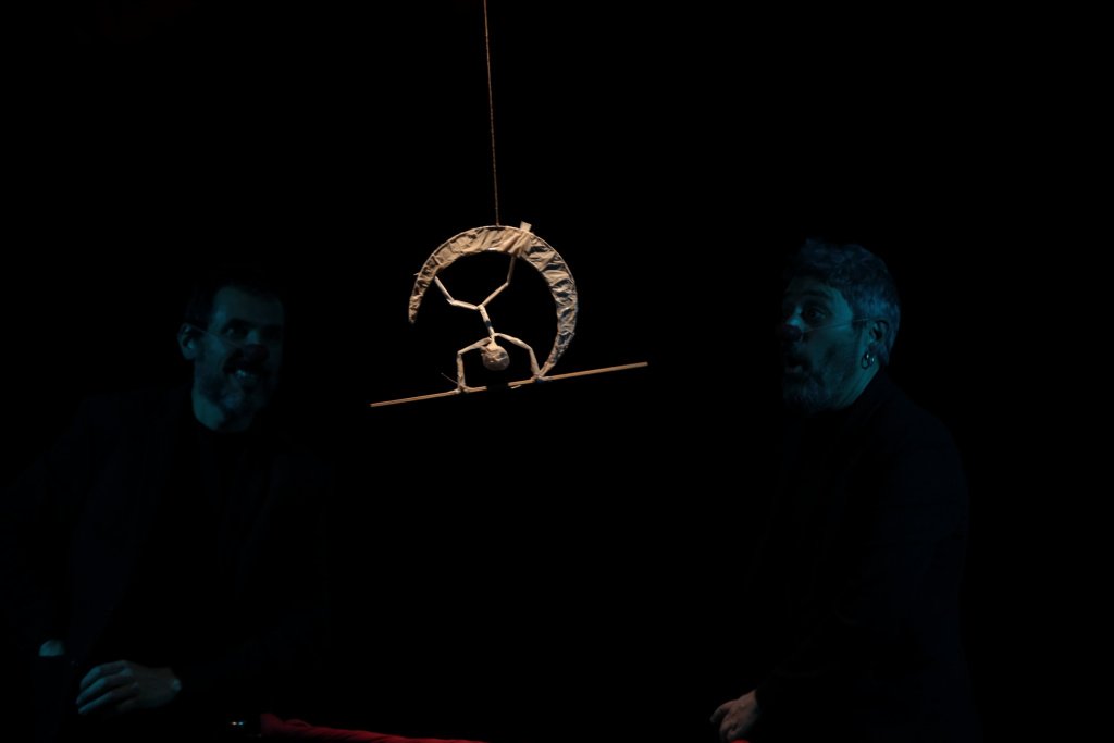 EcO di Ymedioteatro (photo: festivalincanti.it)|La identidad de Vesania (photo: festivalincanti.it)