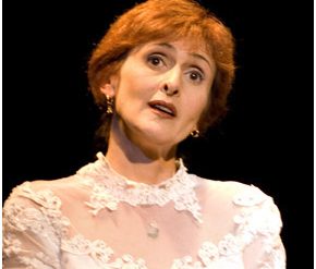 Elena Cantarone (photo: caffeletterario.org)