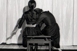 Ermanna Montanari e Chiara Guidi in Poco lontano da qui