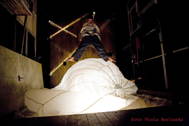 Le Fenetres di Bolze a Vie (photo: Viola Berlanda)|BiT di Maguy Marin (photo: © Christian Ganet)