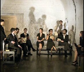 Foto di gruppo in un interno