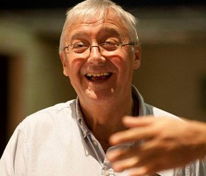 Graham Vick durante le prove a Como (photo: Teatro Sociale di Como)|