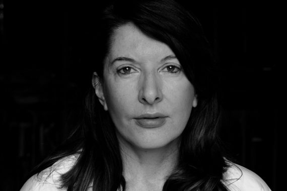 |Holding the Milk ad Alba (photo: Daniela Arcudi)|||Abramovic al teatro Sociale di Alba ripercorrre le tappe della sua carriera. In video AAA-AAA