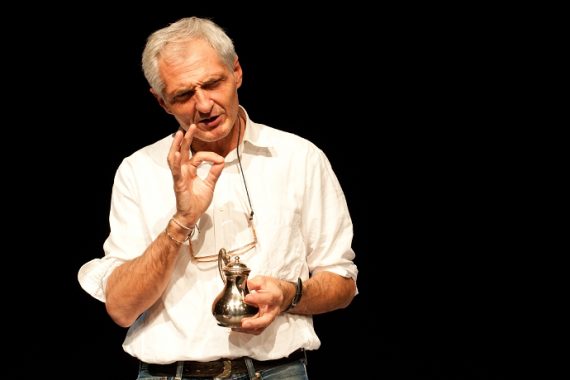 Mimmo Sorrentino (photo: Luciano Paselli)|Le protagoniste de L'infanzia dell'alta sicurezza (photo: Cristiano Vassali)