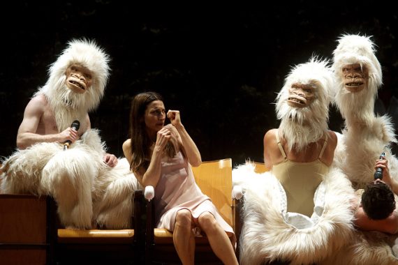 Monica Piseddu e i gorilla di Latella (photo: Brunella Giolivo)