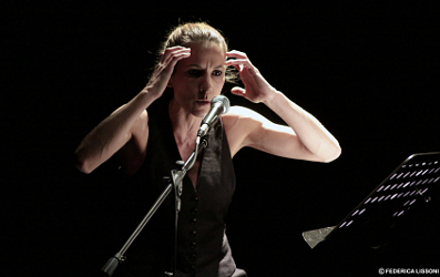 Carolina Della Calle Casanova nei Monologhi del Caxxo|Bresciani / Di Bello