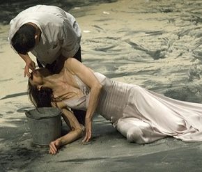 Nessuno sa di noi con Julie Ann Stanzak e Mattia Peretto