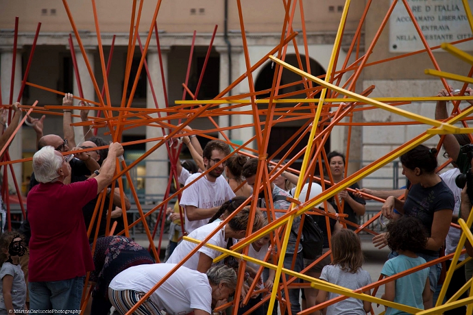I cittadini di Rovigo nell'installazione di Stalker Teatro (photo: Marina Carluccio)|Photo: Marina Carluccio