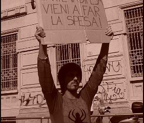 La manifestazione degli studenti della Paolo Grassi