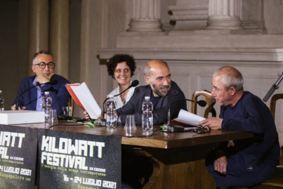 Scimone e Sframeli con i direttori artistici di Kilowatt (photo: E. Nocentini / L. Del Pia)|Il cortile (photo: Luca Del Pia)|Un momento del laboratorio (photo: Luca Del Pia)