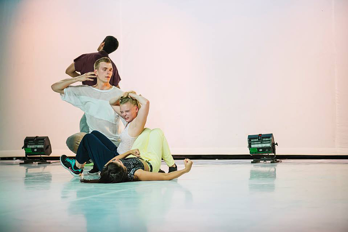 Season di Giorgia Nardin|Mad in Europe (photo: Manuela Giusto)|Prima assoluta per (Un)trapped – Identity or death