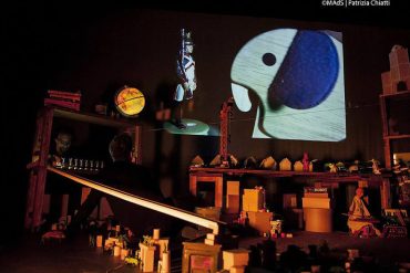 Il Teatro delle Apparizioni in scena domani a Incanti (photo: Patrizia Chiatti)|Mottram in "The Parachute"|La serata di inaugurazione alla Casa del Teatro Ragazzi