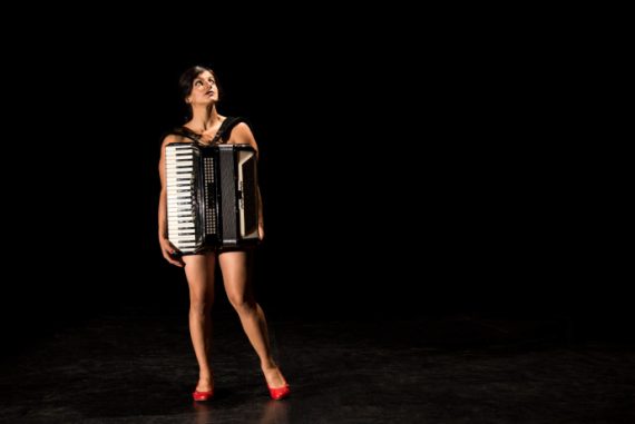 Tiziana Prota in La table (photo: cirkvost.eu)