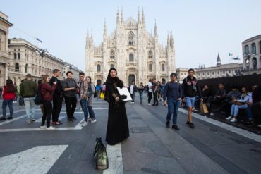 L'uomo che cammina è sbarcato lo scorso ottobre a Milano|Rita Mazza e Giorgio Lupano nello spettacolo Figli di un Dio minore