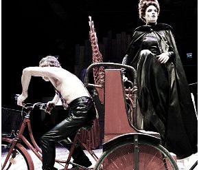 LA VISITA DELLA VECCHIA SIGNORA