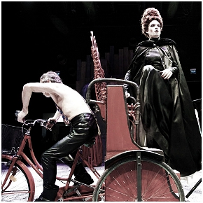 LA VISITA DELLA VECCHIA SIGNORA