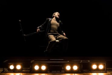 Mario Perrotta in scena (ph: Luigi Burroni)