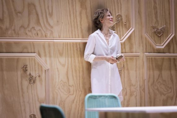 Sonia Bergamasco è la Locandiera (ph: Gianluca Pantaleo)