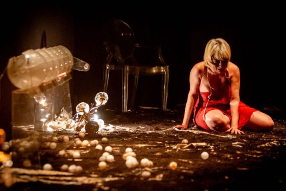 Elena Arvigo in scena (ph: Alessandro Villa)