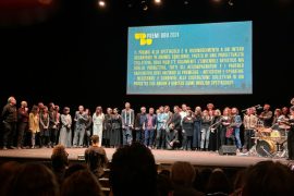 Ex aequo sia per lo spettacolo dell'anno di teatro che per quello di danza: sul palco i cast riuniti (ph: Mario Bianchi)