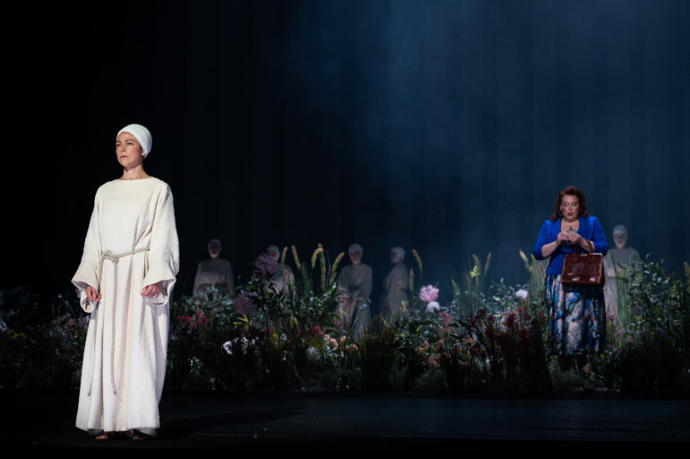 Suor Angelica: Corinne Winters (Angelica) e Marie-Nicole Lemieux (Zia Principessa) ph: Fabrizio Sansoni -Opera di Roma