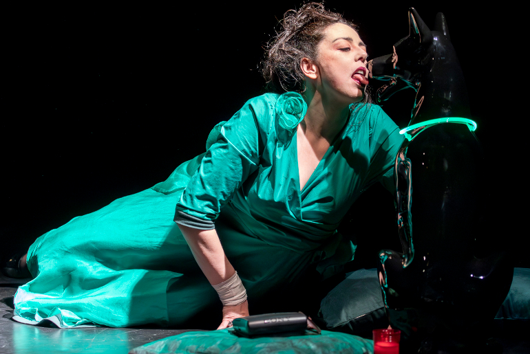 Giorgia Cerruti in Ape Regina (ph: Stefano Roggero)