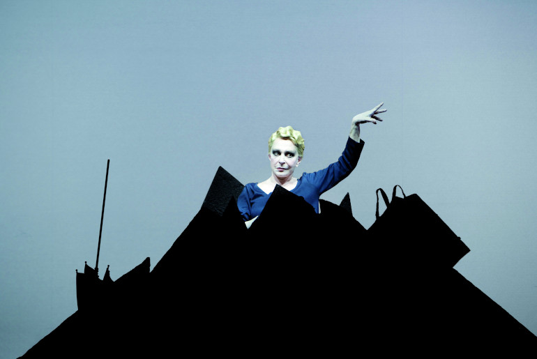 Adriana Asti in "Giorni Felici" - Regia di R. Wilson (Photo: Maria Laura Antonelli)