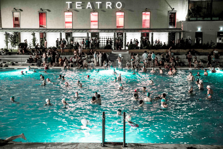 I Bagni Misteriosi del Franco Parenti, simbolo della stagione estiva (ph: Teatro F. Parenti)