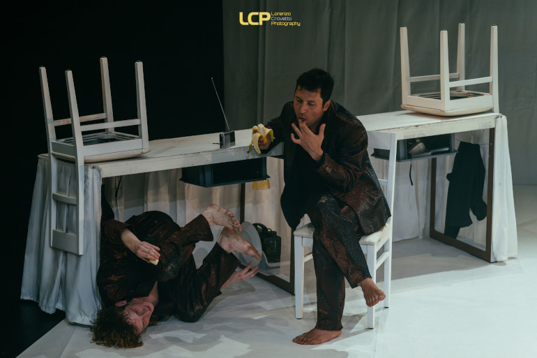 Strangers in the night (ph: Lorenzo Crovetto)