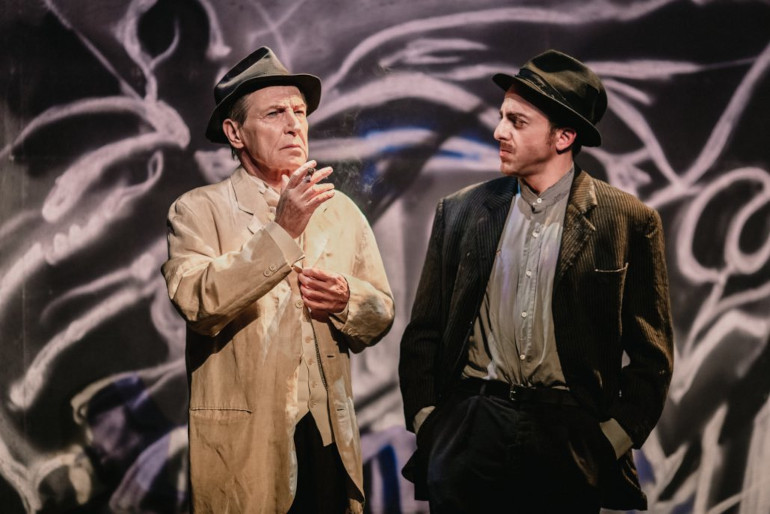 Cecchi con Dario Iubatti in Sik-Sik l'artefice magico di Eduardo (ph: Filippo Ronchitelli)