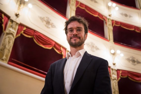 Andrea Cerri (ph: Francesco Tassara / courtesy Teatro Stabile di Bolzano)